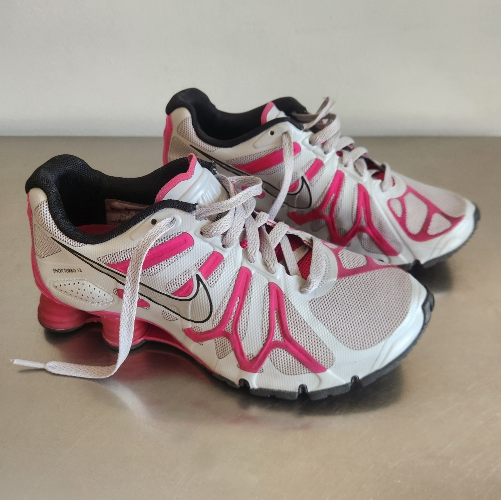 Womens 7.5 Nike Shox Turbo 13's